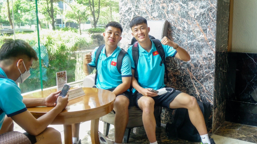 U19 Việt Nam đặt chân tới Indonesia sau hành trình kéo dài 19 tiếng